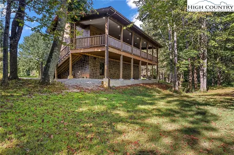 30 Snowy Ln, Newland, NC 28657