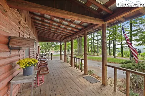 222 W Hilltop Dr, Boone, NC 28607 photo 2