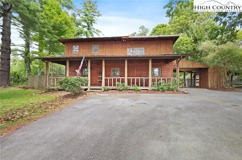 222 W Hilltop Dr, Boone, NC 28607