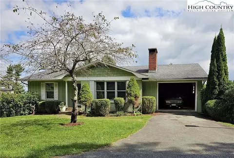 491 Chestnut Dr, Blowing Rock, NC 28605