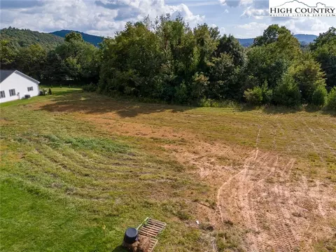 3 Ridge Line Dr # d, West Jefferson, NC 28694