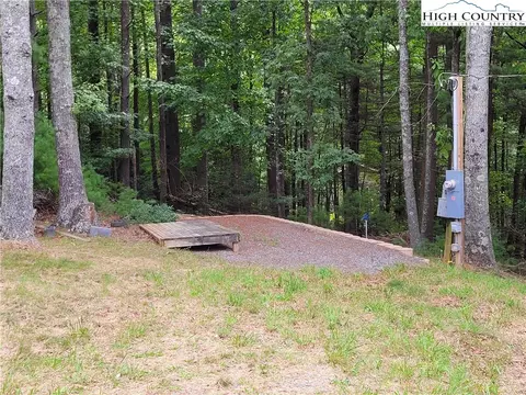 574 Mountain Lake Rd, Glade Valley, NC 28627