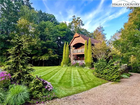 50 Hanging Rock Knoll Pl, Banner Elk, NC 28604