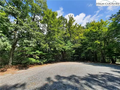 26 Flat Mountain Road, Lenoir, NC 28645