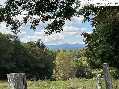 268 B Harper Ln, Deep Gap, NC 28618 photo 2