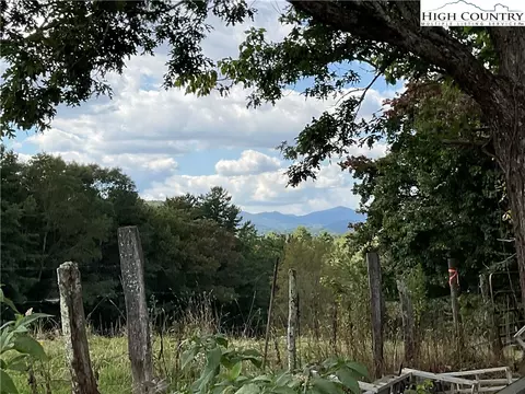 268 B Harper Ln, Deep Gap, NC 28618 photo 3