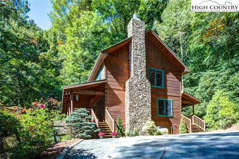 334 W Tweetsie Ln, Banner Elk, NC 28604