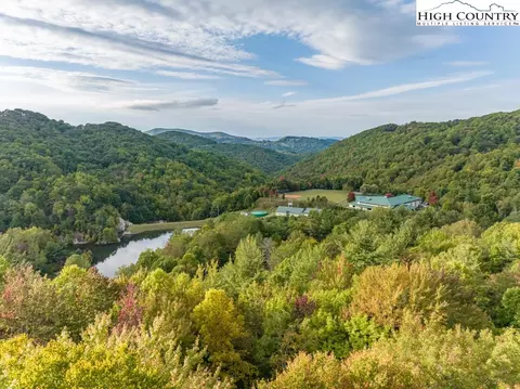 124 Deergrass Rd, Beech Mountain, NC 28604