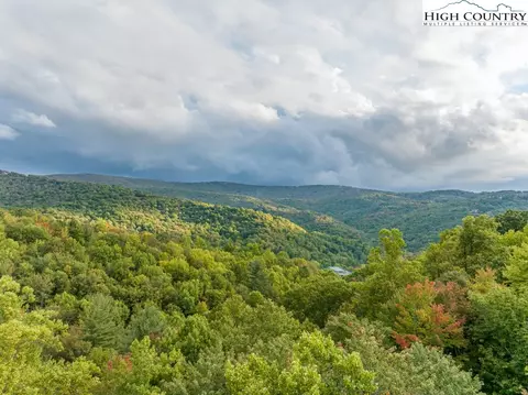 303 Poplar Rd, Beech Mountain, NC 28604