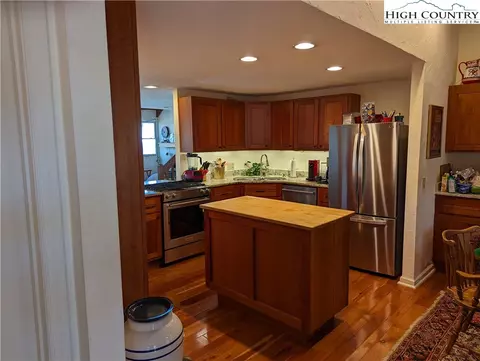 276 Hidden Ridge Rd, Deep Gap, NC 28618 photo 8
