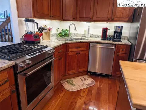 276 Hidden Ridge Rd, Deep Gap, NC 28618 photo 5