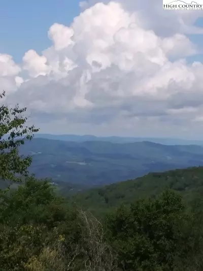 106 Hornbeam Rd, Beech Mountain, NC 28604