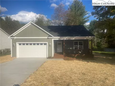 291 W Evergreen St, West Jefferson, NC 28694