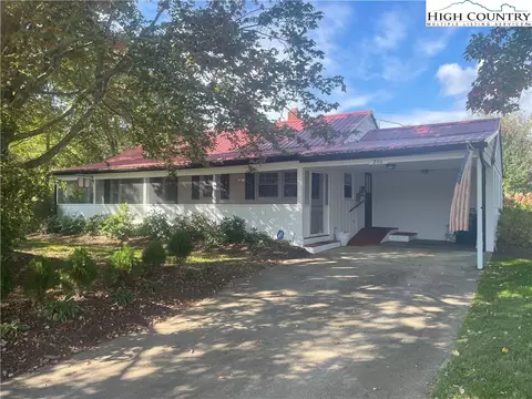 206 Academy St, Jefferson, NC 28640