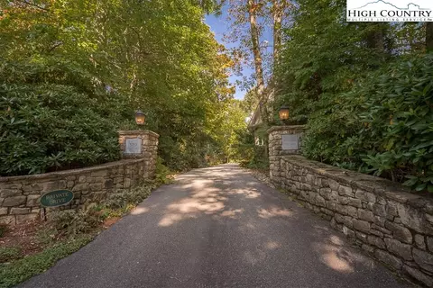 370 Pinnacle Dr, Blowing Rock, NC 28605