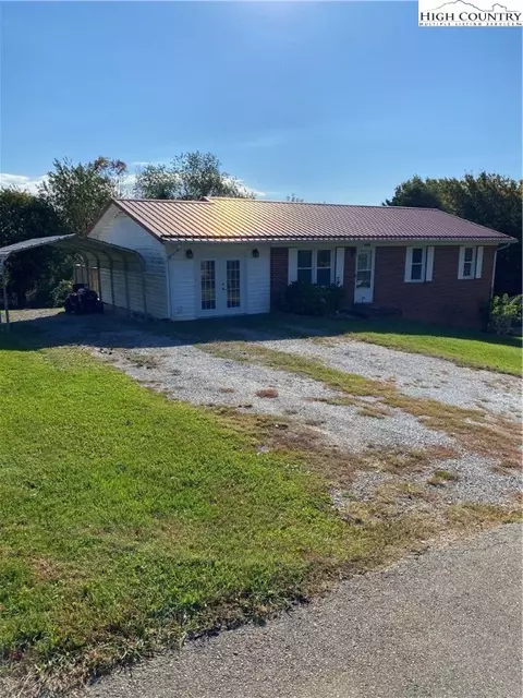 146 Miles St, Sparta, NC 28675