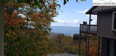 104 W Shamrock Rd, Beech Mountain, NC 28604