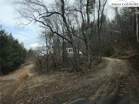 590 Low Gap Rd, Jefferson, NC 28640