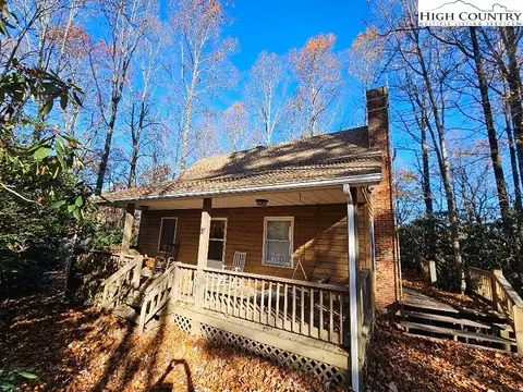 112 Akita Dr, Ennice, NC 28623