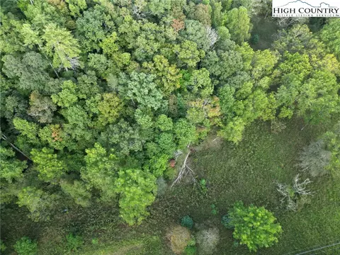 8405 Elk Creek Rd, Deep Gap, NC 28618 photo 11