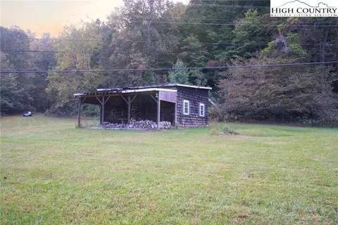 8405 Elk Creek Rd, Deep Gap, NC 28618 photo 3