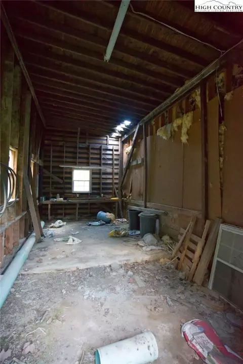 8405 Elk Creek Rd, Deep Gap, NC 28618 photo 5