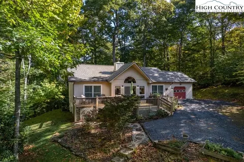 155 Treetop Ln, Banner Elk, NC 28604