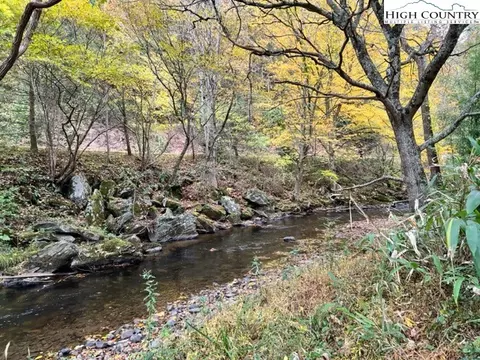 2421 Big Horse Creek Rd, Lansing, NC 28643