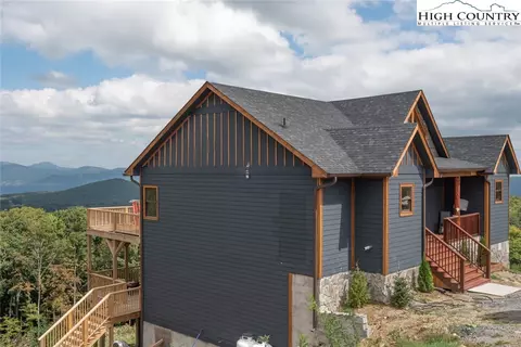 361 Great Sky Dr, Banner Elk, NC 28604