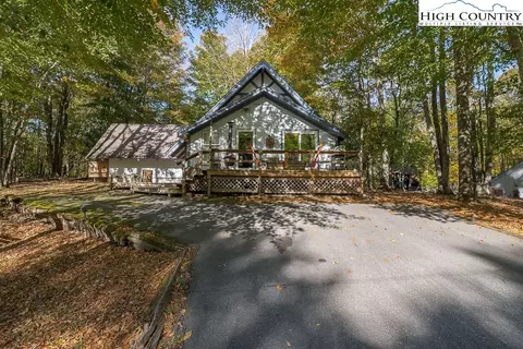 121 Hemlock Cir, Beech Mountain, NC 28604