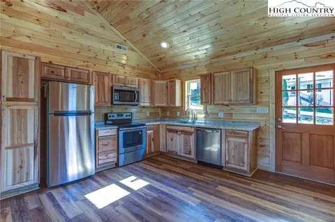201 Hillside Dr, Boone, NC 28607 photo 4