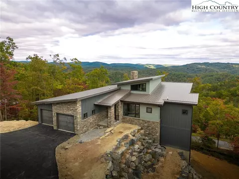 140 Lobelia Ln, Boone, NC 28607
