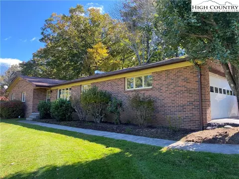 1408 Ravens Ridge Cir, Boone, NC 28607
