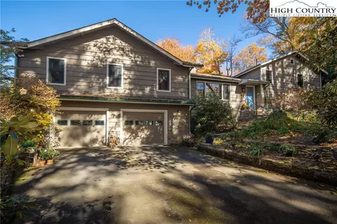 131 Park View Cir, Blowing Rock, NC 28605