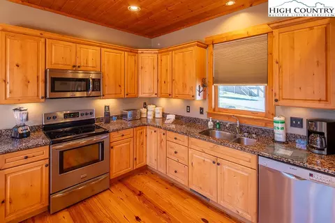 285 Four Diamond Dr, Seven Devils, NC 28604 photo 13
