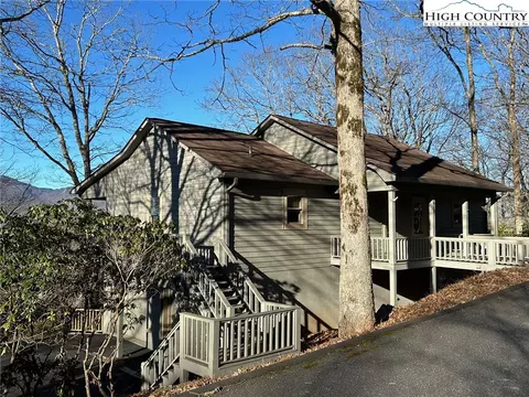 412 Mistletoe Ln, Blowing Rock, NC 28605