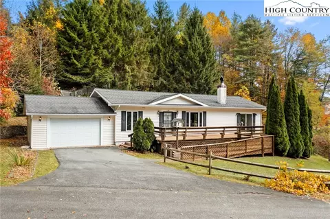 138 Old Stable Ln, Blowing Rock, NC 28605