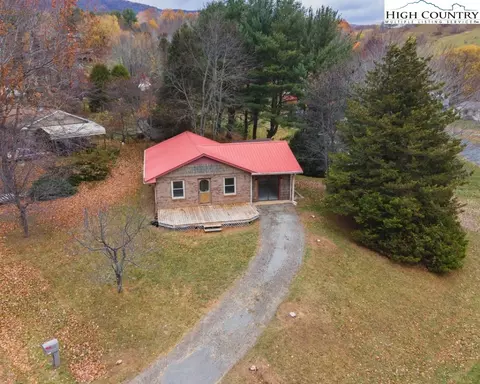 206 Buffalo Meadows Rd, West Jefferson, NC 28694