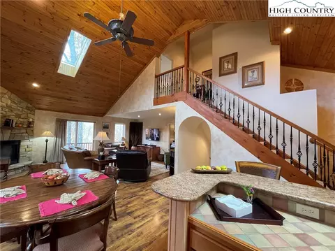 100 Green Ridge Ln #B, Banner Elk, NC 28604