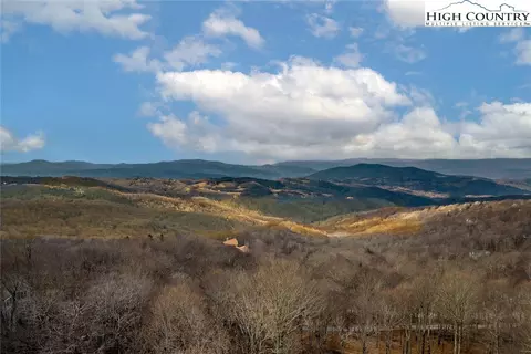 125 Raven Rd, Beech Mountain, NC 28604