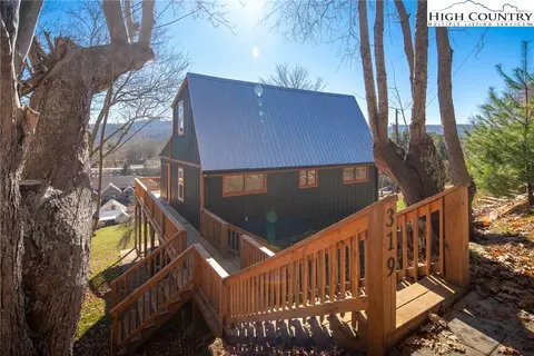 319 Klonteska Dr, Banner Elk, NC 28604