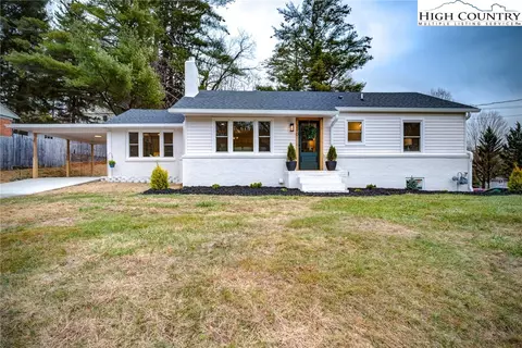 290 Farthing St, Boone, NC 28607