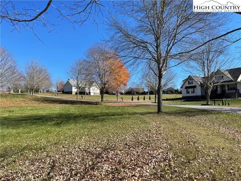 27 Olde Charter Circle Cir, Jefferson, NC 28640