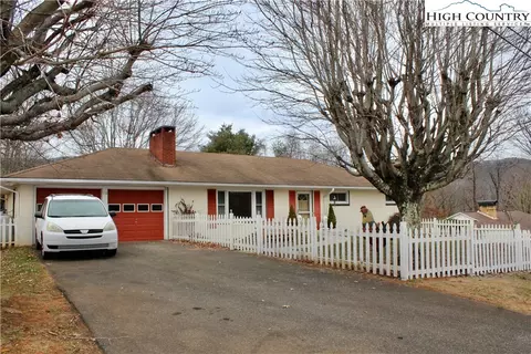 110 Knollview Dr, Jefferson, NC 28640