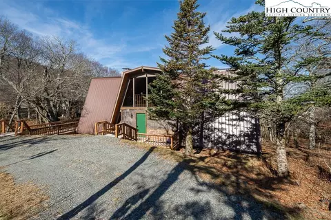 123 Skiway Cir, Beech Mountain, NC 28604 photo 2