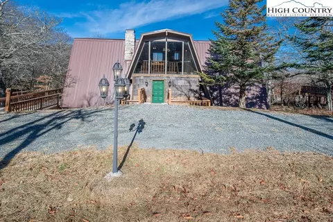123 Skiway Cir, Beech Mountain, NC 28604