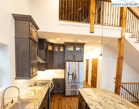 103 W Pond Creek Rd, Beech Mountain, NC 28604 photo 8