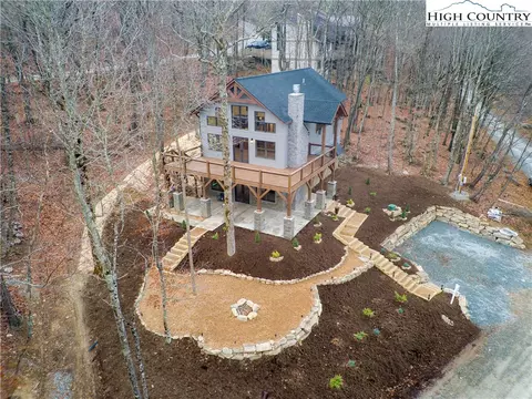 103 W Pond Creek Rd, Beech Mountain, NC 28604 photo 2