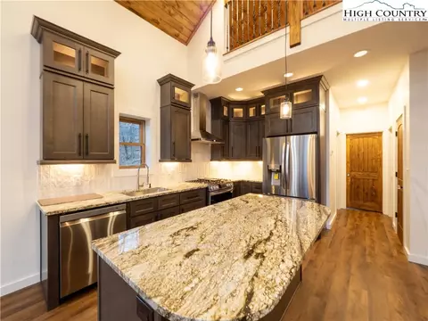103 W Pond Creek Rd, Beech Mountain, NC 28604 photo 10