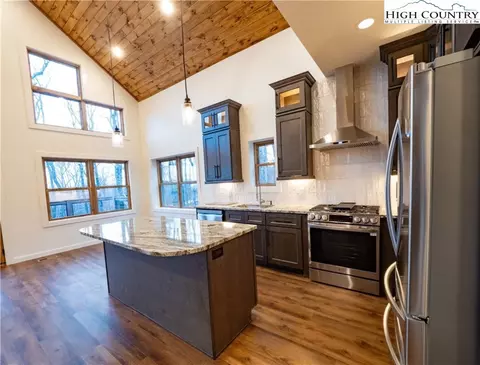 103 W Pond Creek Rd, Beech Mountain, NC 28604 photo 6